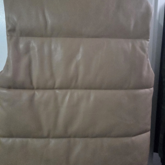Abercrombie & Fitch Light Brown Puffer Vest - Picture 2 of 6